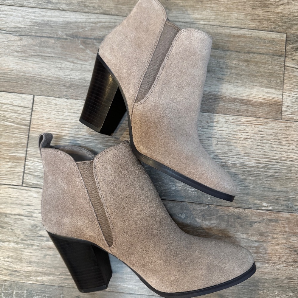 NWT Size 7 Michael Kors Suede Shoe Boot Booties